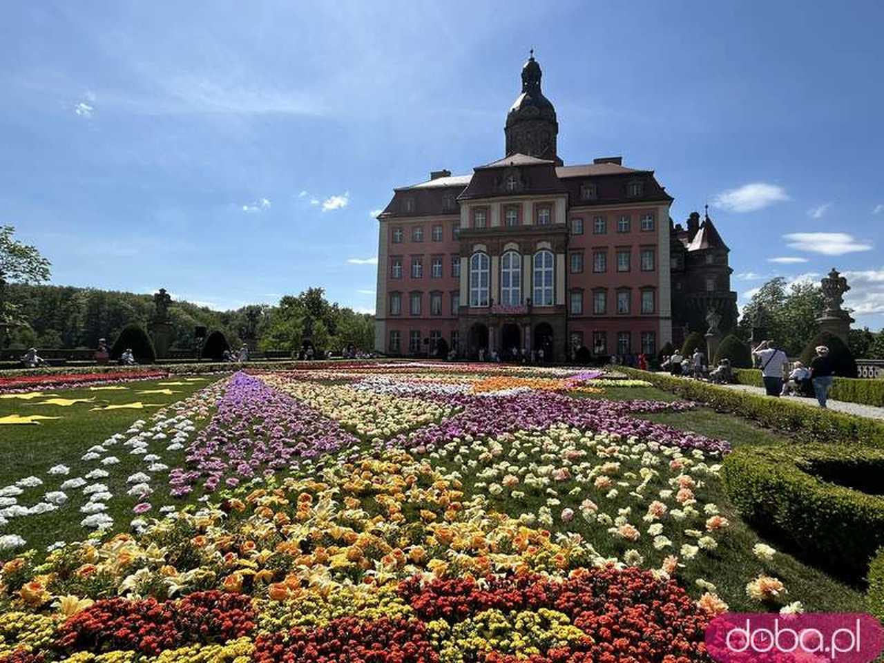 Zamek Książ — monumentalna rezydencja na skalnym cyplu, związana z historią księżnej Daisy von Pless oraz opowieściami o ukrytych skarbach i tajemnicach zamkowych wnętrz.